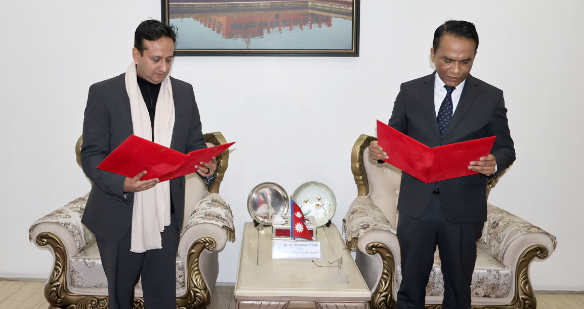 नबिल बैंकका अध्यक्ष निर्वाण कुमार चौधरीद्वारा नेपाल राष्ट्र बैंकका गर्भनरबाट शपथ ग्रहण